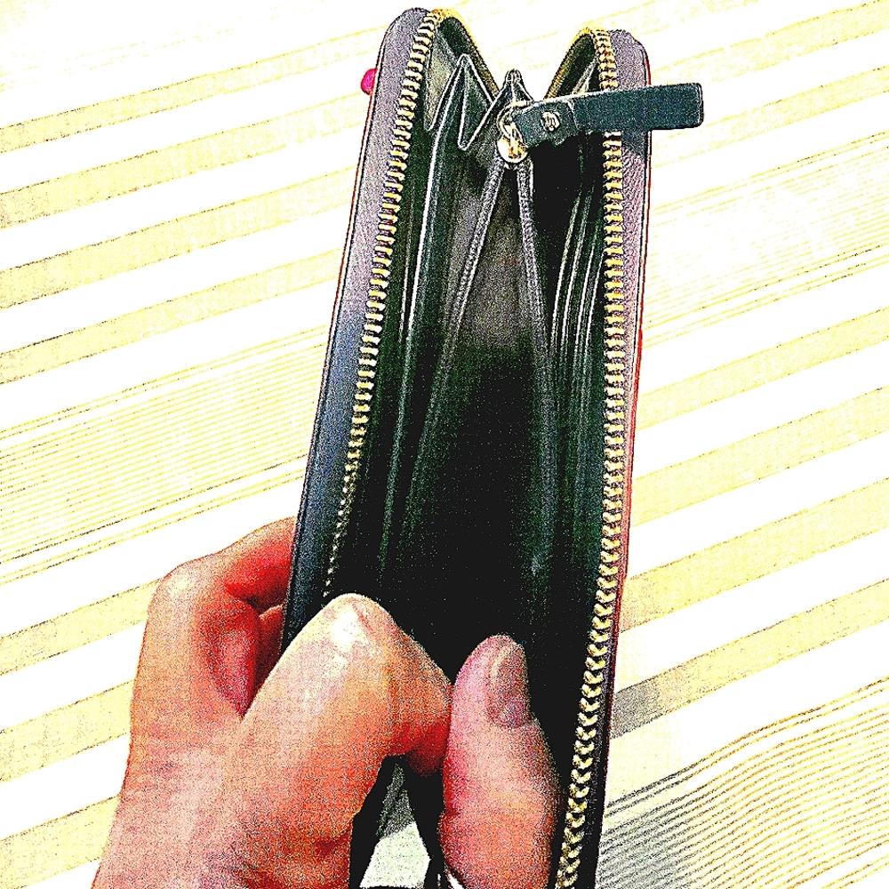 Kate Spade Wallet - Picture 7 of 9
